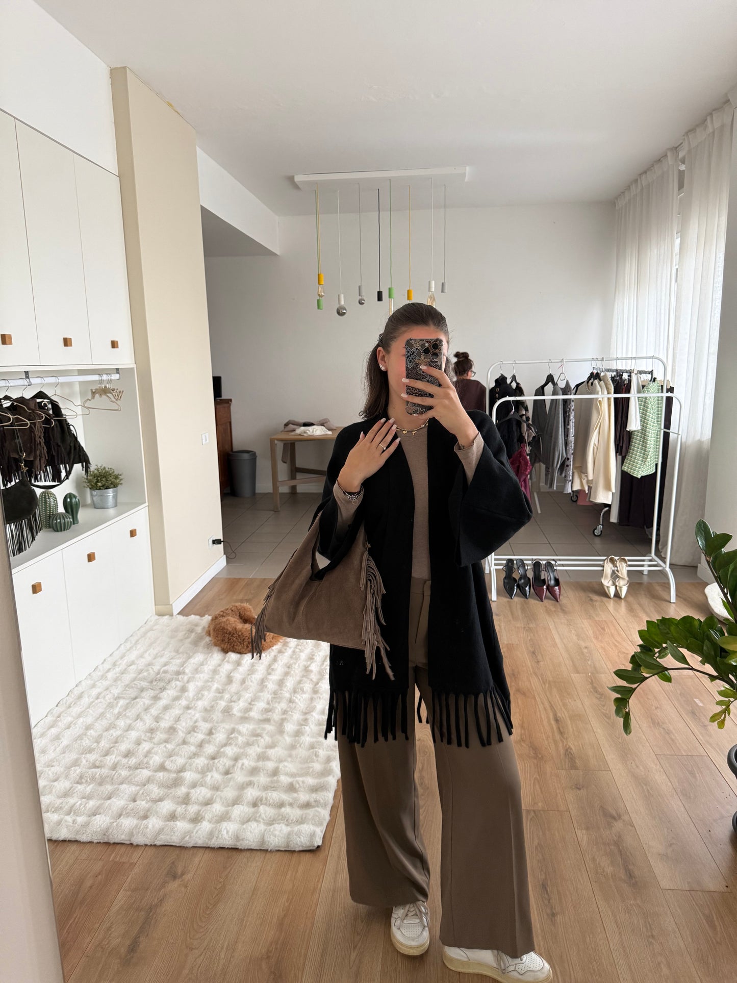 Borsetta “hobo” scamosciata con frange - Fango - in vera pelle