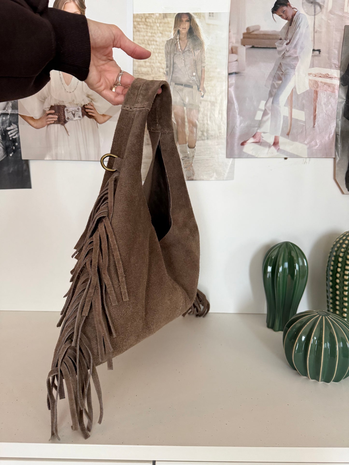 Borsetta “hobo” scamosciata con frange - Fango - in vera pelle