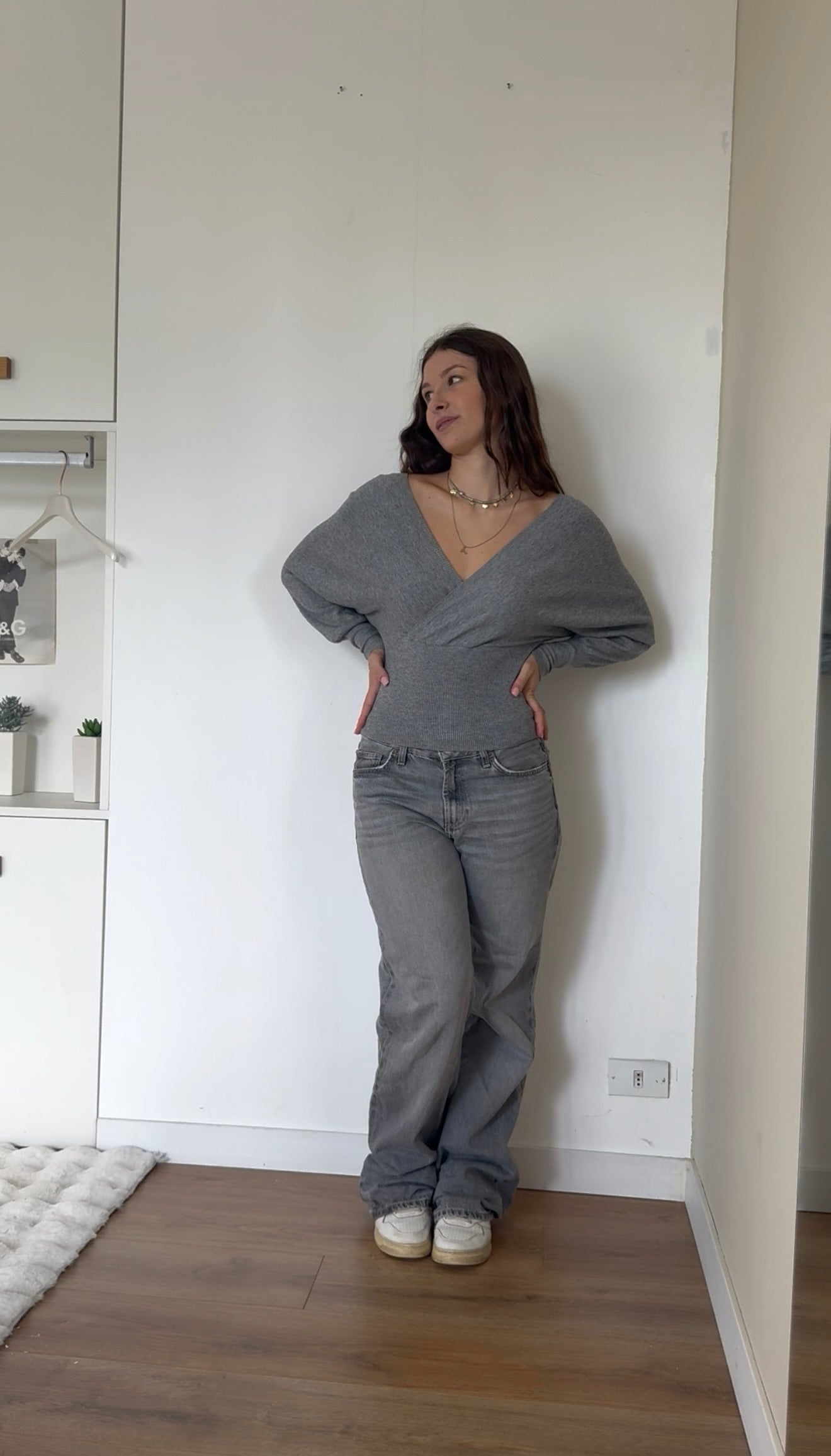 Maglioncino con scollo a V - GRIGIO