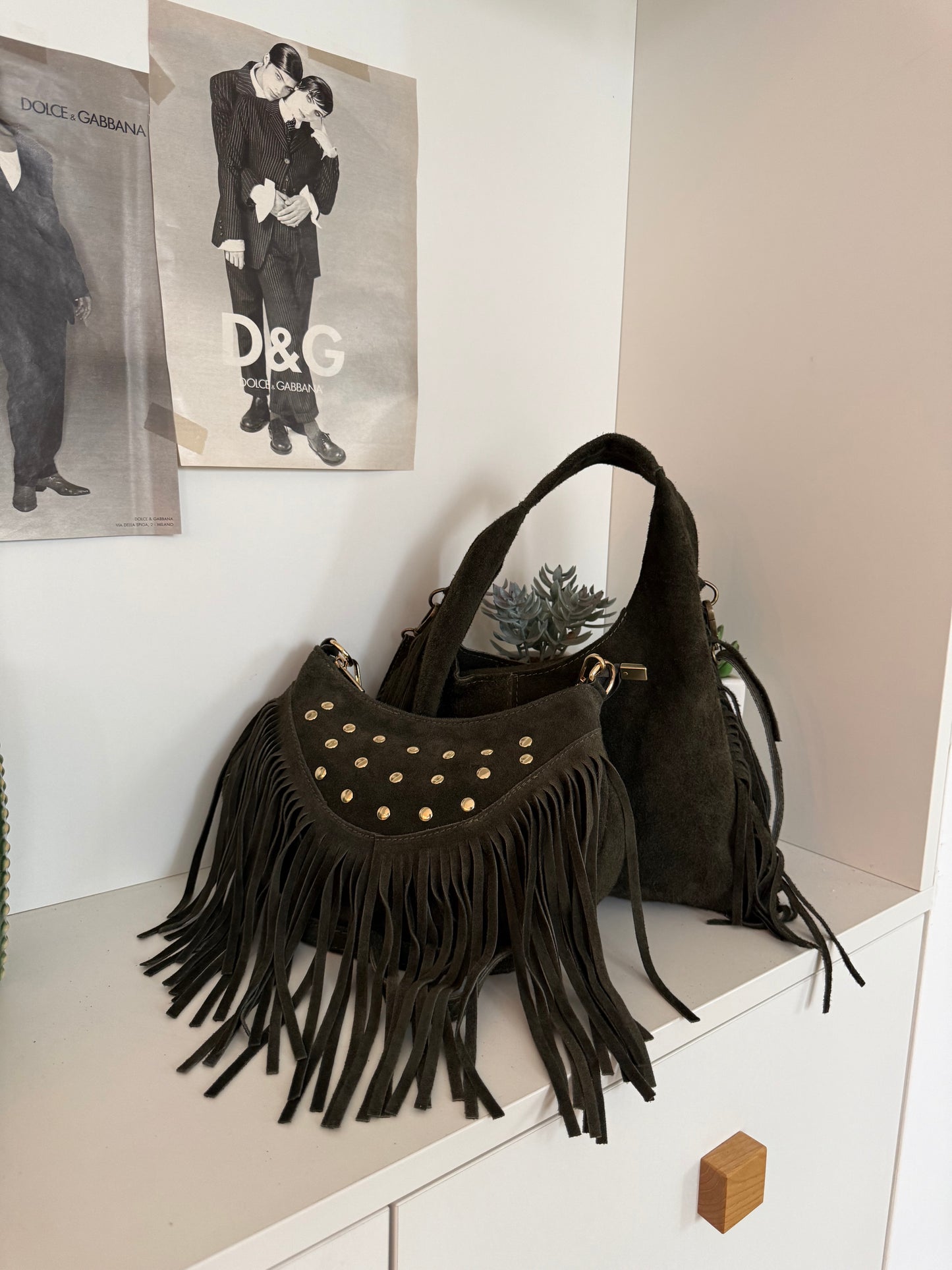 Borsetta “hobo” scamosciata con frange - Verdone - in vera pelle
