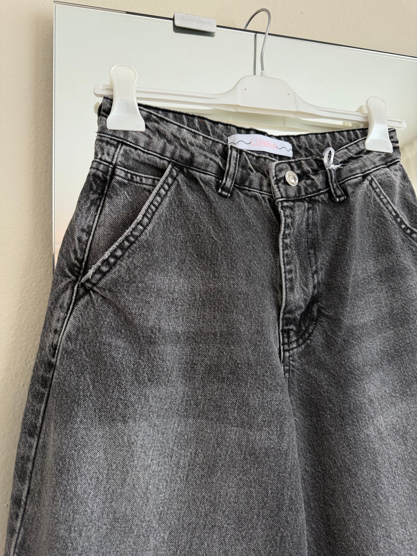 Jeans nero slavato by Lumina