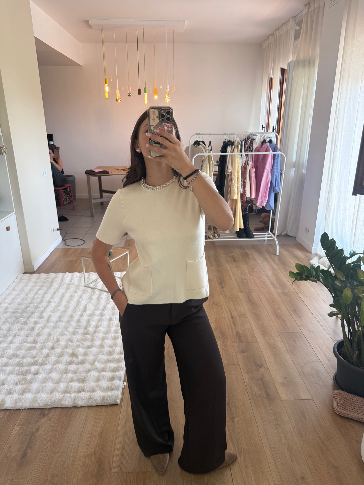 T-shirt / maglioncino con tasche e dettaglio girocollo - PANNA