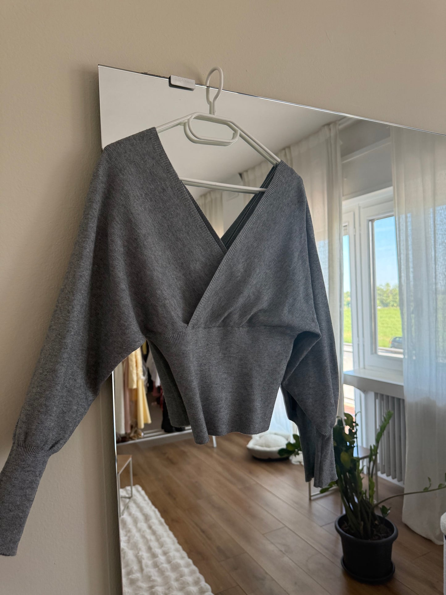 Maglioncino con scollo a V - GRIGIO