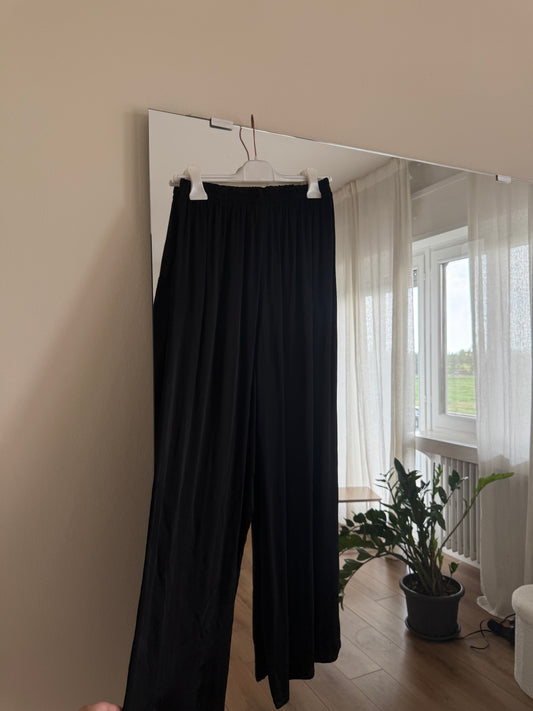 Pantaloni raso - neri