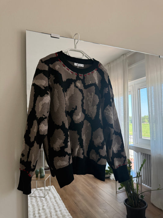 Maglione “macchie” con cuciture rosse