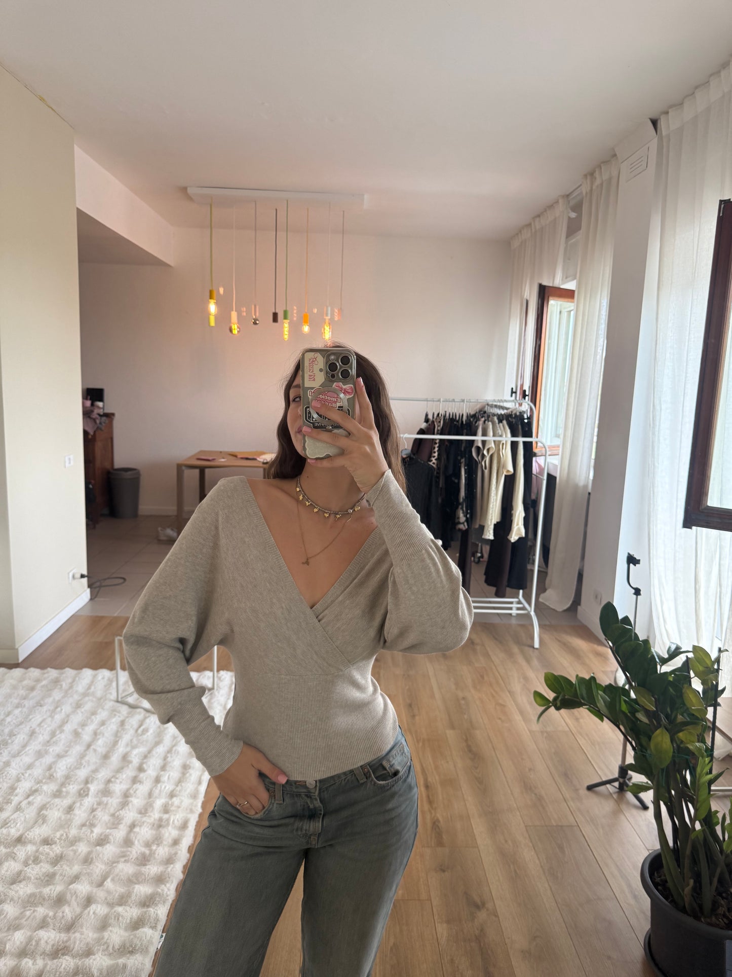 Maglioncino con scollo a V - BEIGE