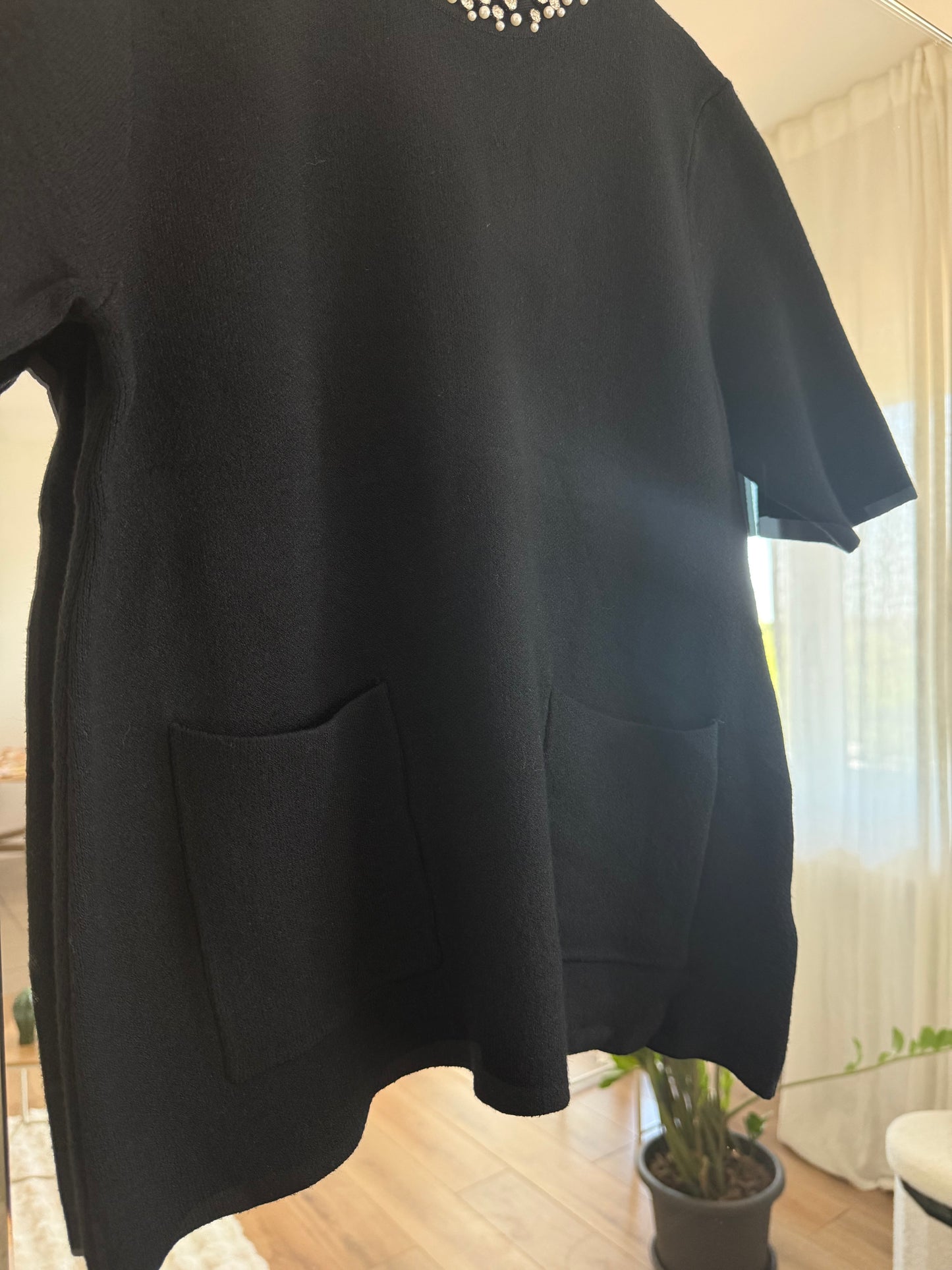 T-shirt / maglioncino con tasche e dettaglio girocollo - NERO